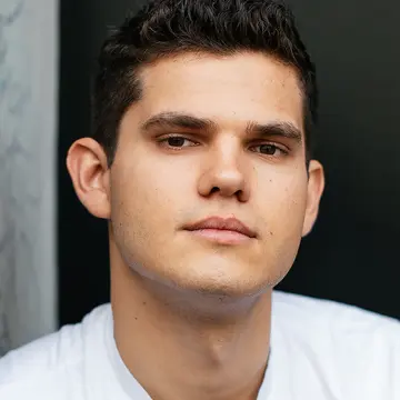 Portraitfoto des Schauspielers Manuel Geissler, IAF Absolvent 2020