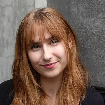 Portraitfoto der Schauspielerin Celine Neumann, IAF Absolventin 2023