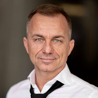Portraitfoto von Sven Thiemann, Schulleitung der IAF Filmschauspielschule Köln