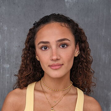 Portraitfoto der Schauspielerin Ilayda Cevic, IAF Absolventi 2026