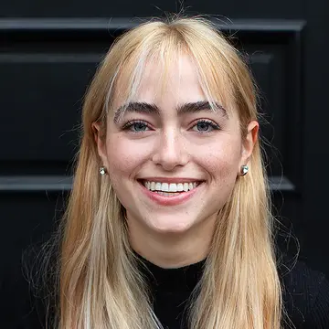 Portraitfoto der Schauspielerin Maja Elisabeth Wulff, IAF Absolventin 2023
