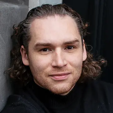 Portraitfoto des Schauspielers Edgar Mock, IAF Absolvent 2022