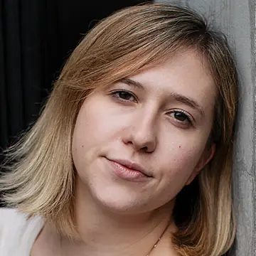 Portraitfoto der Schauspielerin Isabelle Siegenthaler, IAF Absolventin 2021