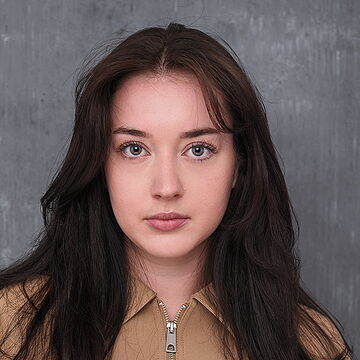 Portraitfoto der Schauspielerin Anastasia Tilkowski, IAF Absolventi 2026
