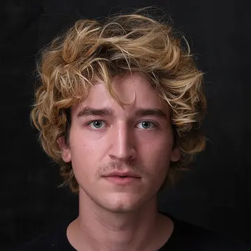 Portraitfoto des Schauspielers Max van Broek, IAF Absolvent 2025