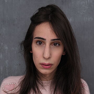 Portraitfoto der Schauspielerin Leyla Stone, IAF Absolventi 2026