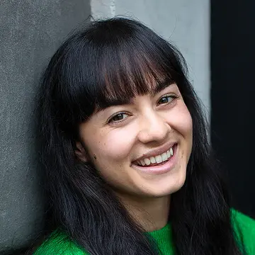 Portraitfoto der Schauspielerin Laura Fernández, IAF Absolventin 2023