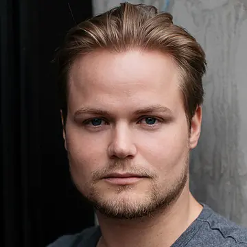 Portraitfoto des Schauspielers Timo Gastager, IAF Absolvent 2021