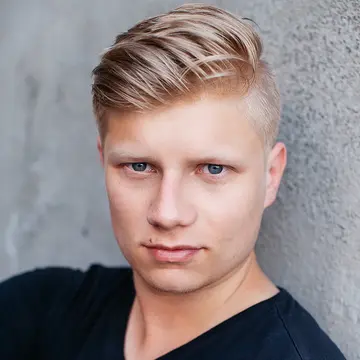 Portraitfoto des Schauspielers Cristopher Heuer, IAF Absolvent 2018