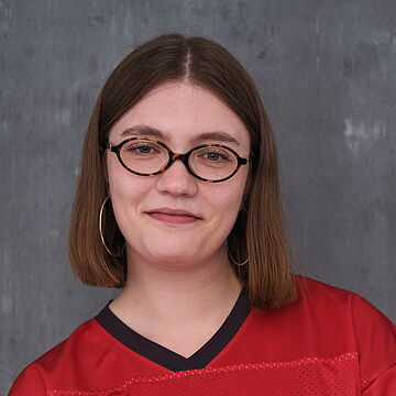Portraitfoto der Schauspielerin Maya Sophie Krepschik, IAF Absolventi 2026