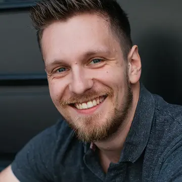 Portraitfoto des Schauspielers Lukas Lehner, IAF Absolvent 2020