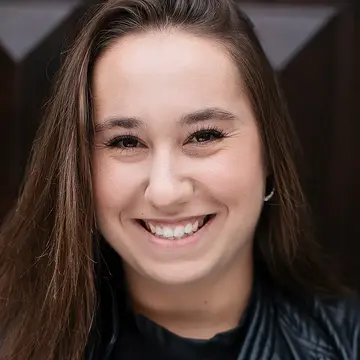 Portraitfoto der Schauspielerin Lena Marianne Küsters, IAF Absolventin 2019